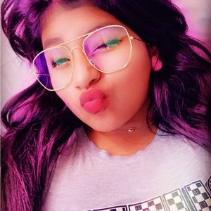 Meet your Posher, Karina